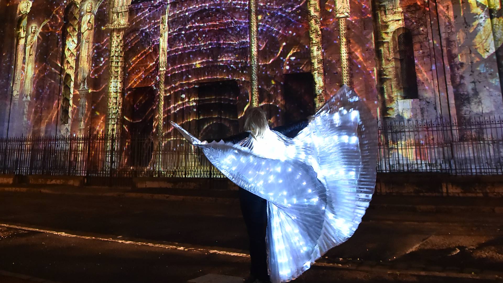 enchanted chartres light show guided tour